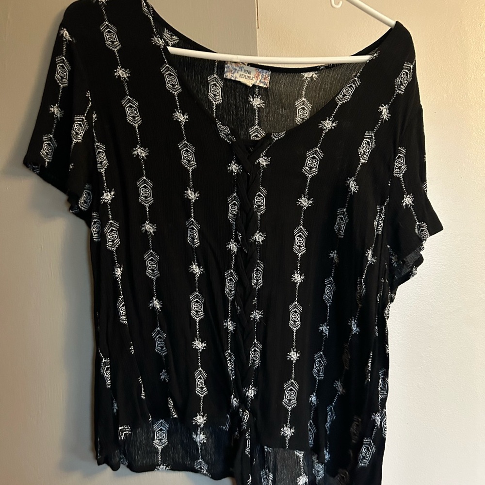 Pink Republic Black and White Graphic Blouse
